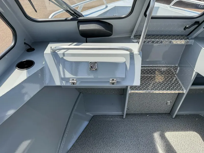 Slide: The Image of Hewescraft 200 ProV 2025 - 11