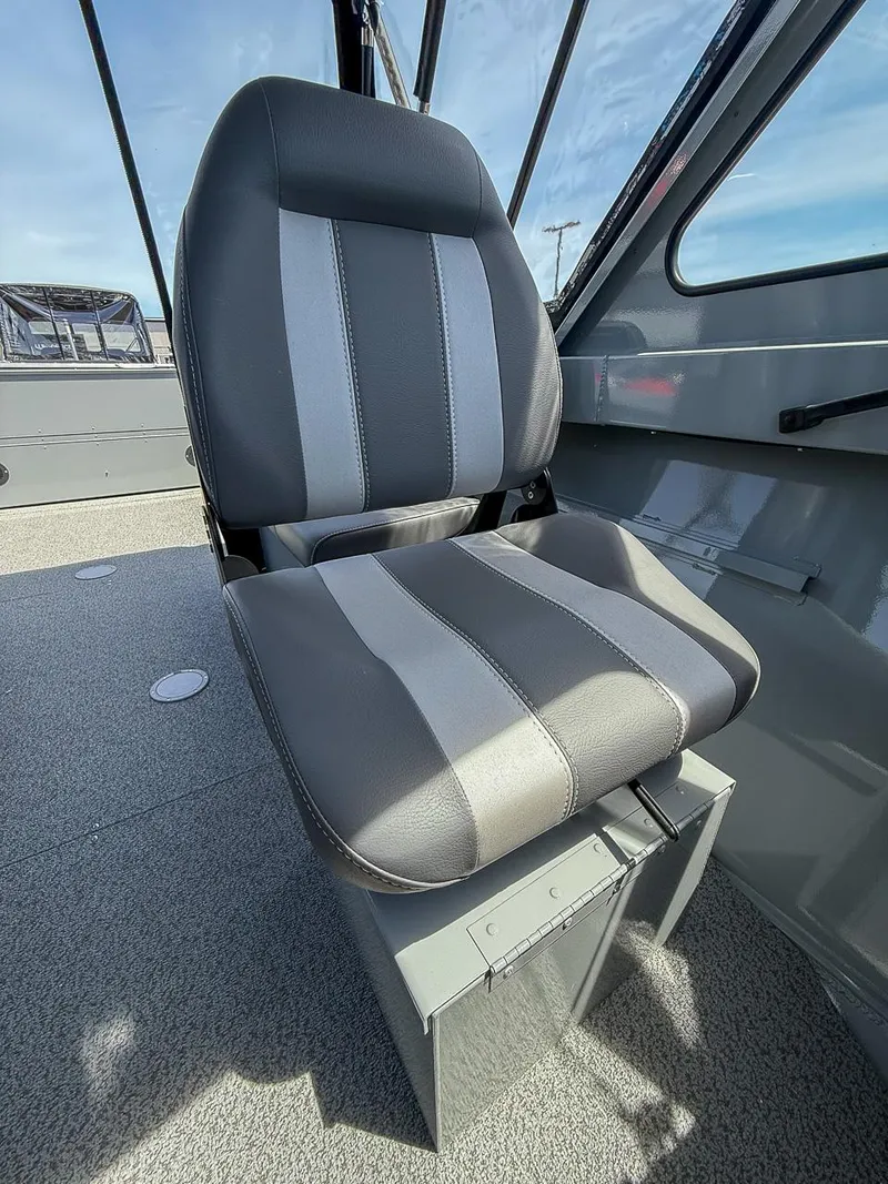 Slide: The Image of Hewescraft 200 ProV 2025 - 13