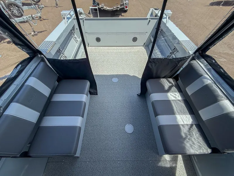 Slide: The Image of Hewescraft 200 ProV 2025 - 14