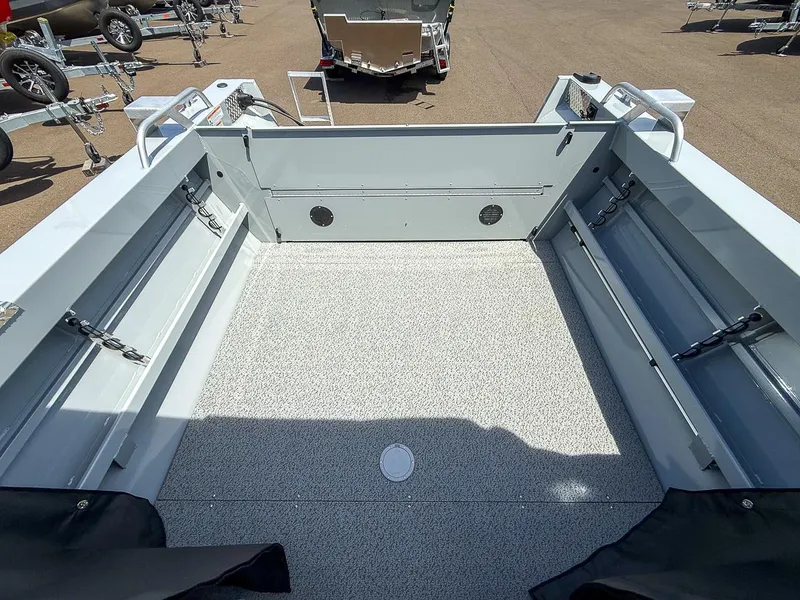 Slide: The Image of Hewescraft 200 ProV 2025 - 15