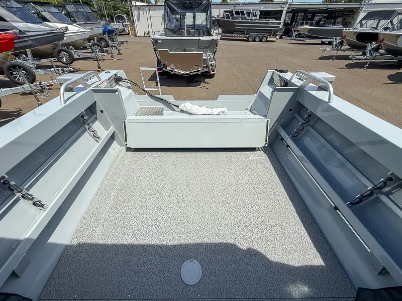 Slide: The Image of Hewescraft 200 ProV 2025 - 16