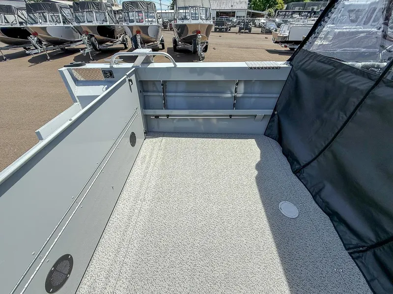 Slide: The Image of Hewescraft 200 ProV 2025 - 17