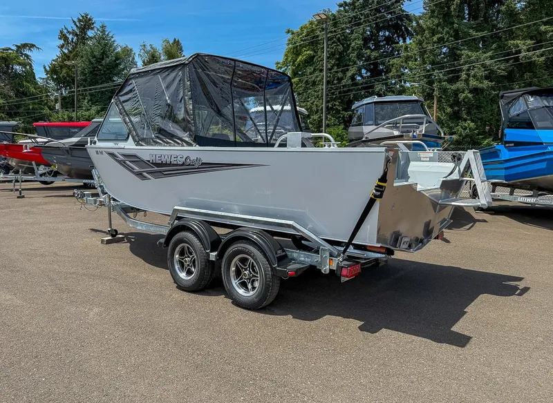 Slide: The Image of Hewescraft 200 ProV 2025 - 3