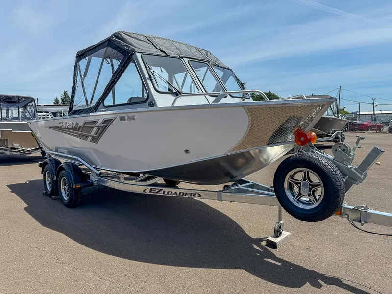 Slide: The Image of Hewescraft 200 ProV 2025 - 6