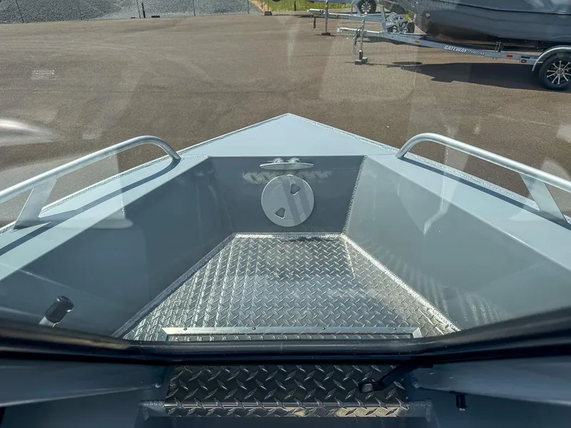 Slide: The Image of Hewescraft 200 ProV 2025 - 8