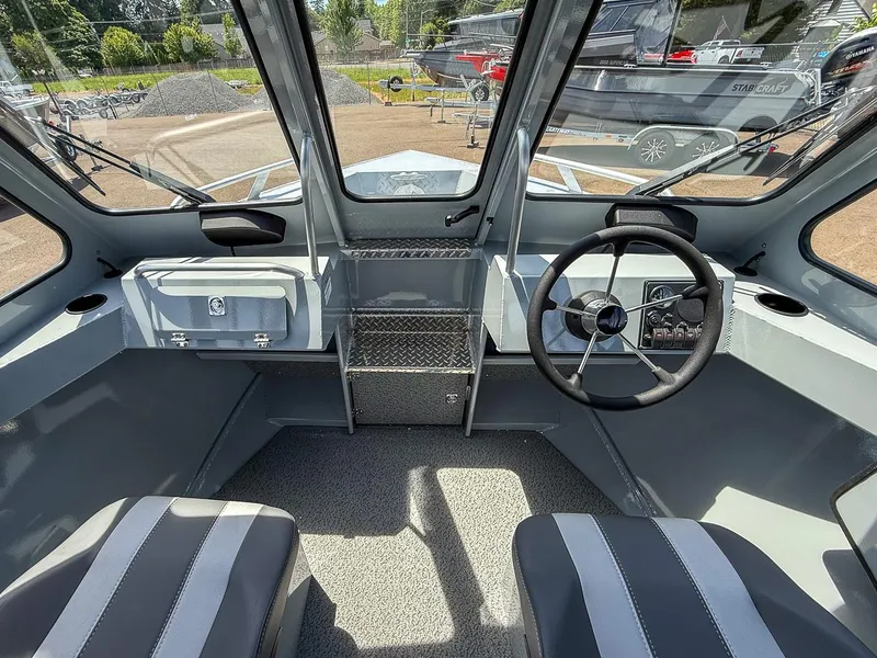 Slide: The Image of Hewescraft 200 ProV 2025 - 9