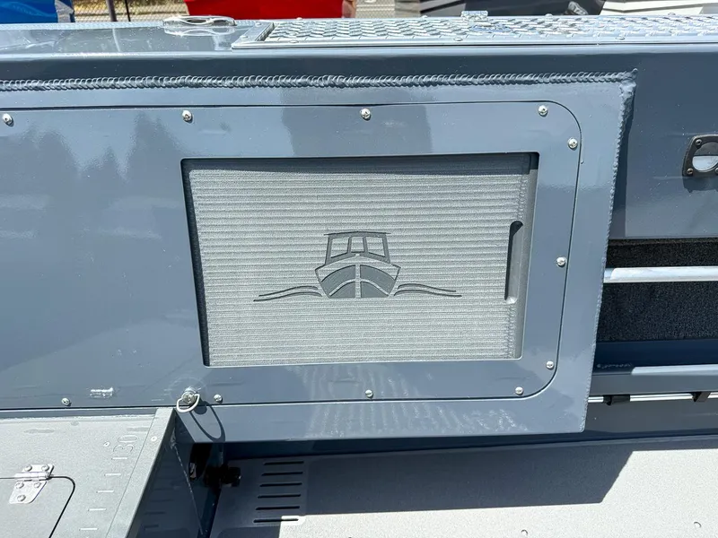 Slide: The Image of Hewescraft 220 Pioneer 2026 - 17