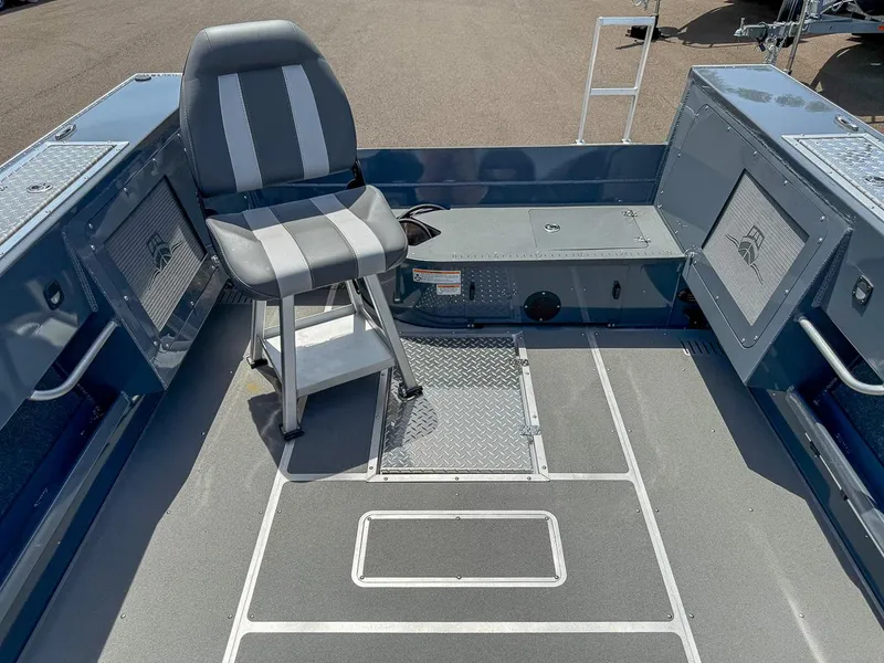 Slide: The Image of Hewescraft 220 Pioneer 2026 - 21