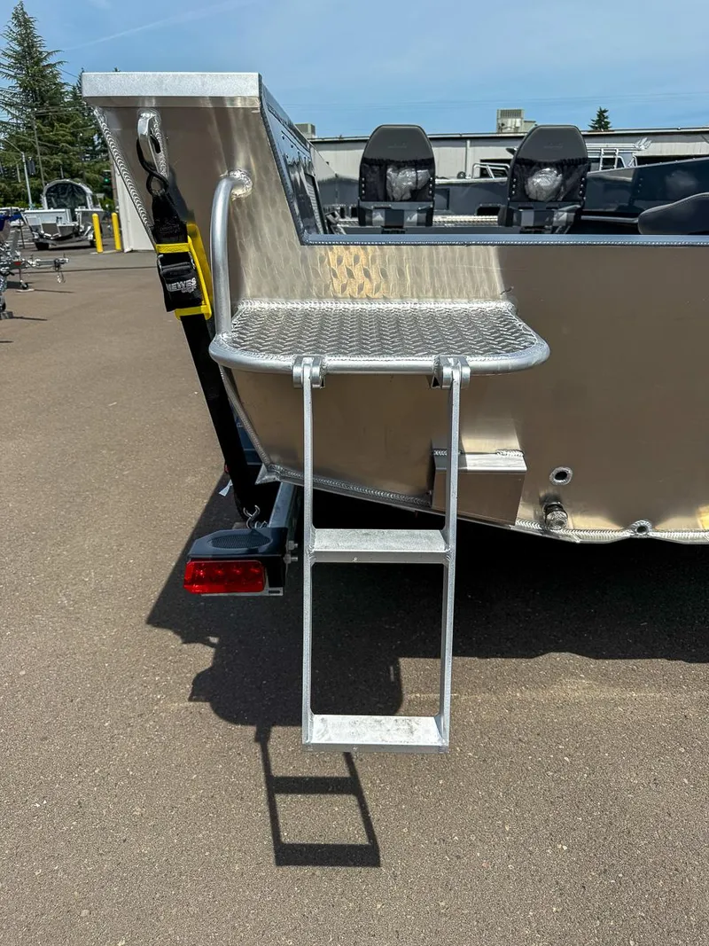 Slide: The Image of Hewescraft 220 Pioneer 2026 - 22