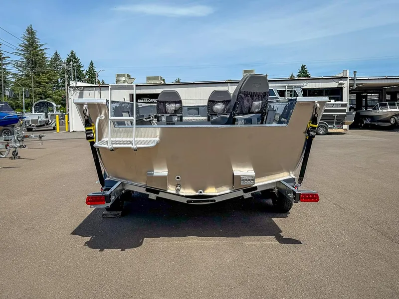 Slide: The Image of Hewescraft 220 Pioneer 2026 - 4