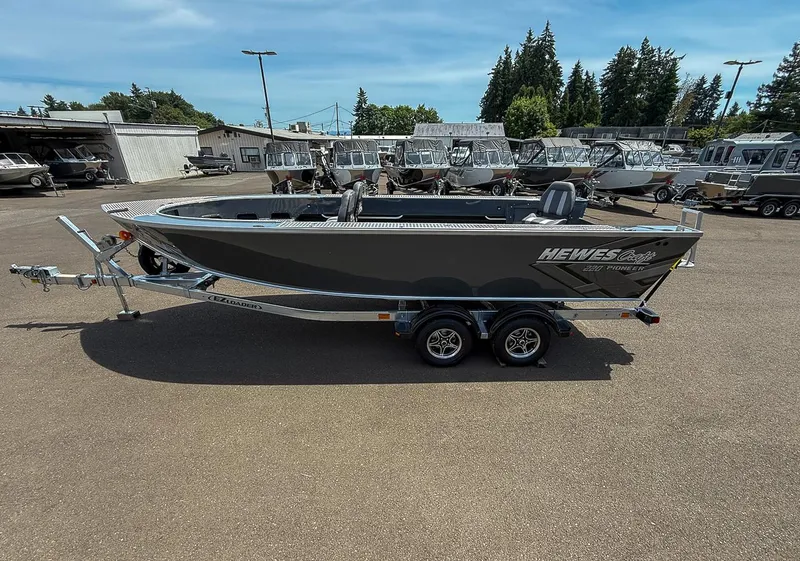 Slide: The Image of Hewescraft 220 Pioneer 2026 - 6