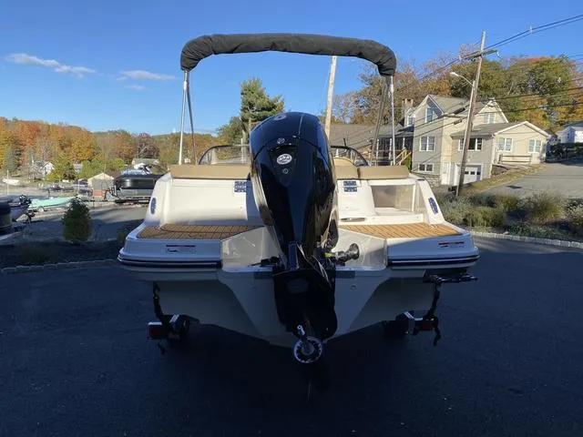 Slide: The Image of Bayliner VR5 Bowrider OB 2025 - 5