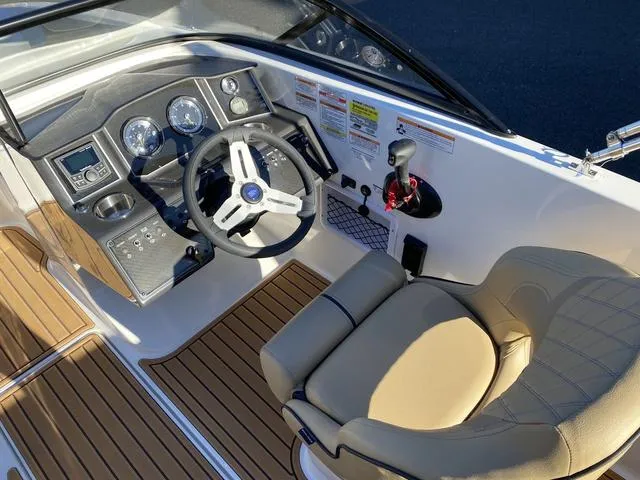 Slide: The Image of Bayliner VR5 Bowrider OB 2025 - 8