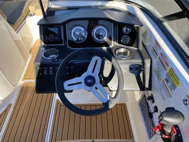 Slide: The Image of Bayliner VR5 Bowrider OB 2025 - 9