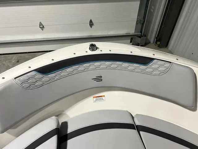 Slide: The Image of Bayliner M17 2025 - 22