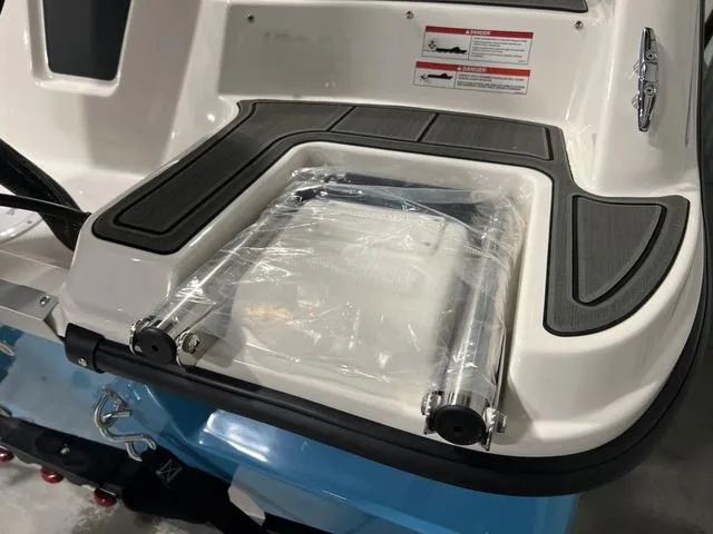 Slide: The Image of Bayliner M17 2025 - 5