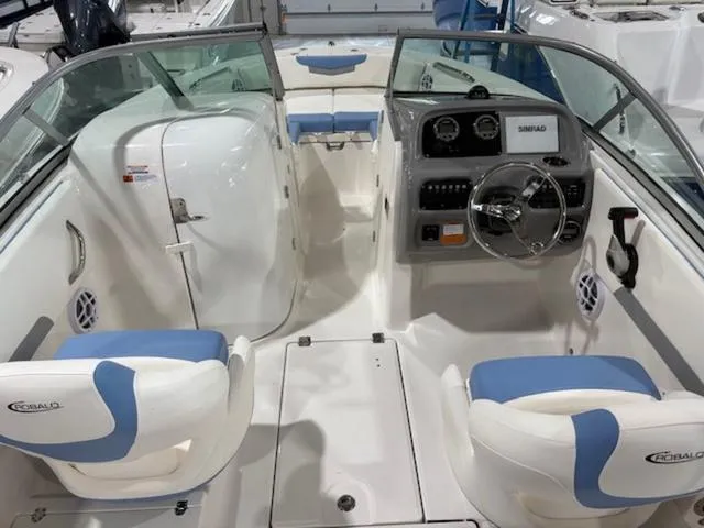 Slide: The Image of Robalo R207 Dual Console 2025 - 4