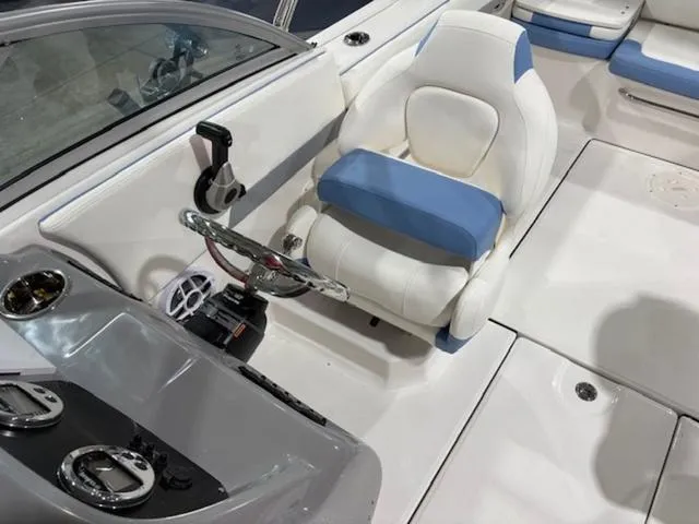 Slide: The Image of Robalo R207 Dual Console 2025 - 8