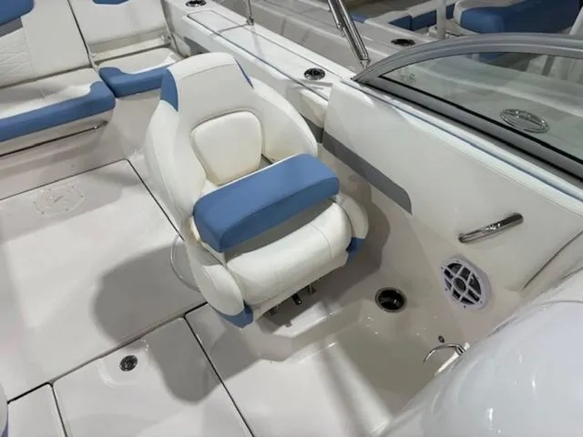Slide: The Image of Robalo R207 Dual Console 2025 - 9