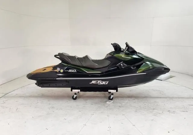 The Image of Kawasaki Ultra 160 2025 - 1