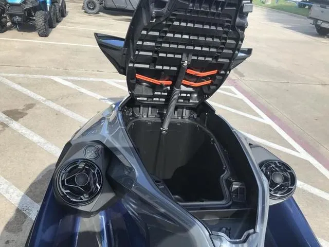 Slide: The Image of Sea-Doo GTX 170 2025 - 15