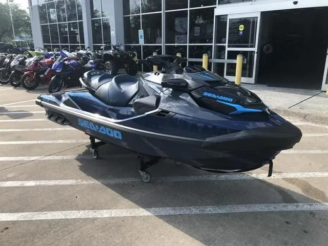 Slide: The Image of Sea-Doo GTX 170 2025 - 3