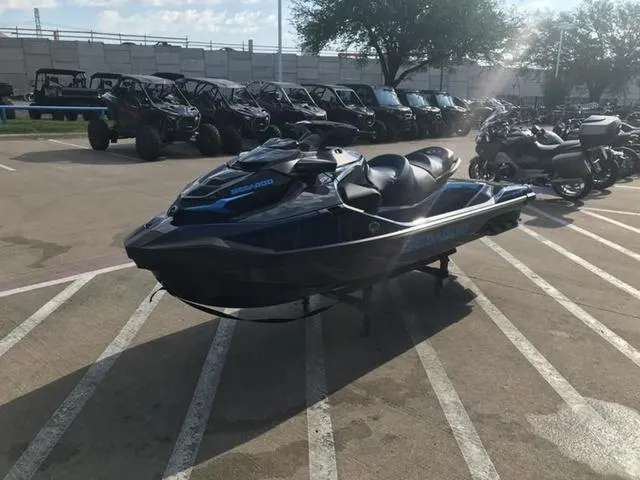 Slide: The Image of Sea-Doo GTX 170 2025 - 6