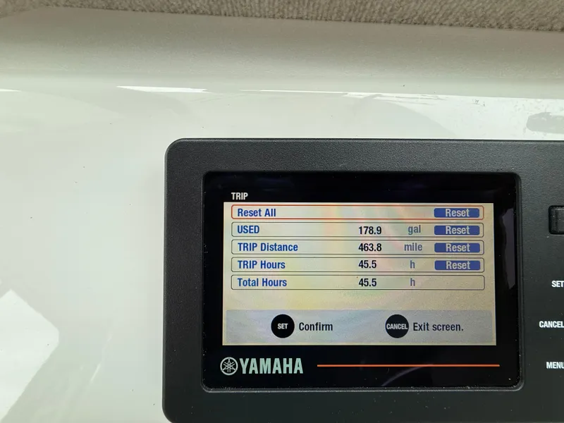 Slide: The Image of Yamaha display showing trip data: 178.9 gallons used, 463.8 miles traveled, 45.5 hours. Parker 2320 Sport Cabin. - 26