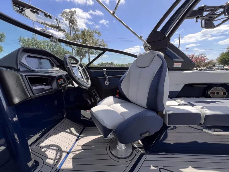 Slide: The Image of MasterCraft XStar S 2022 - 24