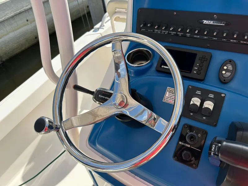 Slide: The Image of Steering wheel and controls of 2019 Pathfinder 2200 CC boat. - 7