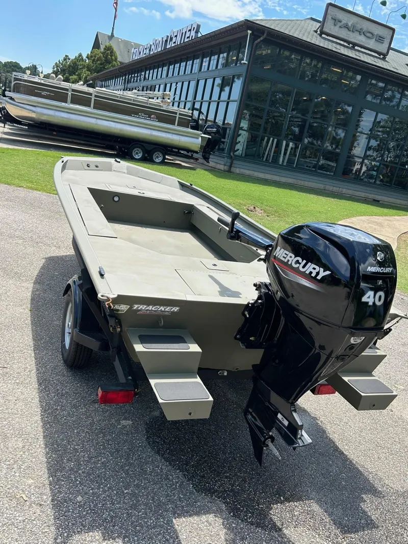 Slide: The Image of Tracker Grizzly 1654 T Sportsman 2025 - 38