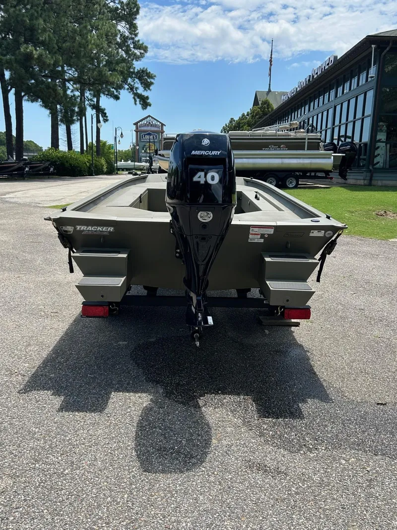 Slide: The Image of Tracker Grizzly 1654 T Sportsman 2025 - 39