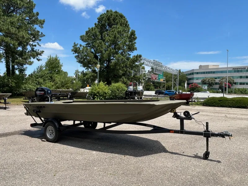 Slide: The Image of Tracker Grizzly 1654 T Sportsman 2025 - 41