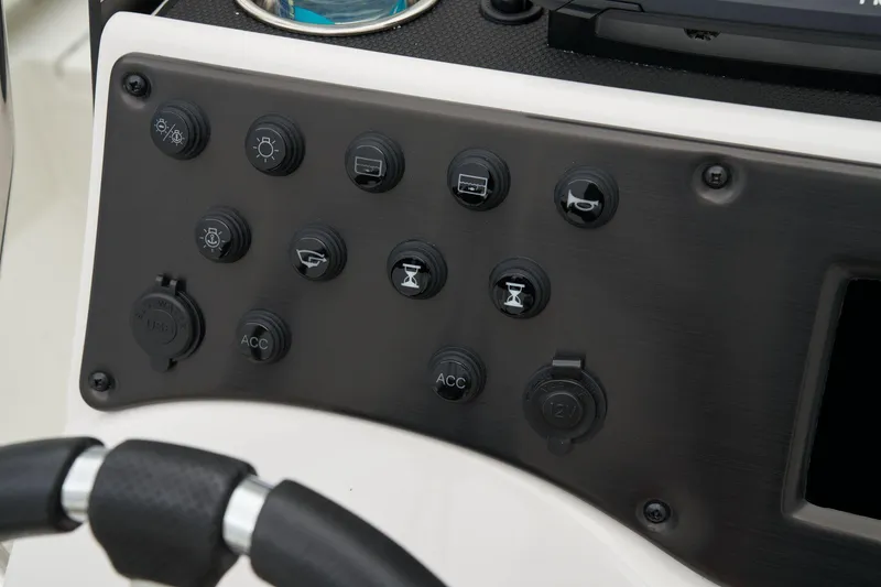 Slide: The Image of Ranger Boats RB210 2025 - 50