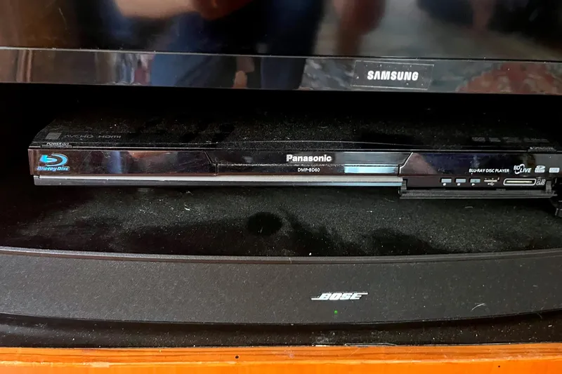 Slide: The Image of Panasonic Blu-ray player and Bose soundbar under Samsung TV. - 45
