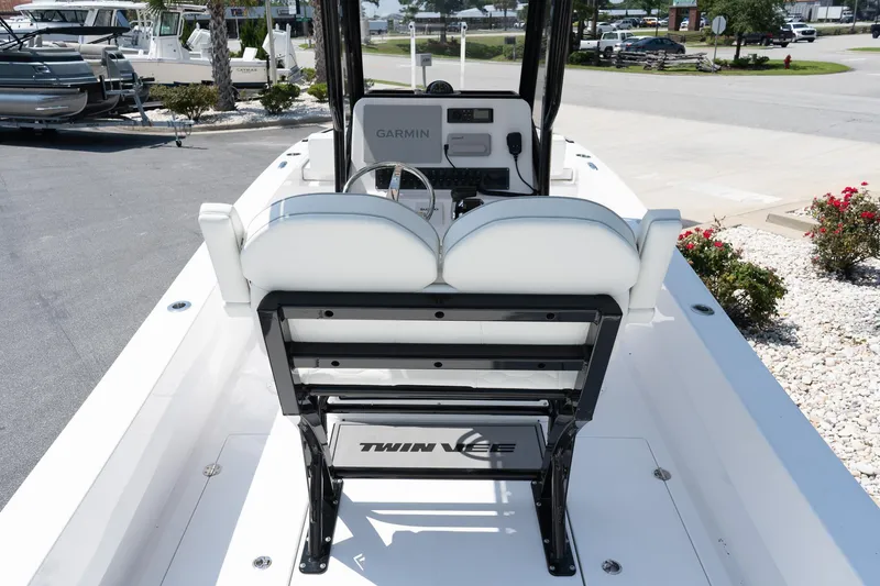 Slide: The Image of 2026 Twin Vee 22 Baycat boat interior with Garmin console and seating. - 18