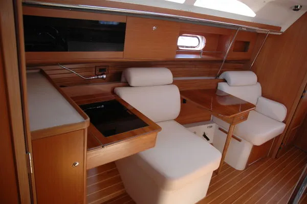 Slide: The Image of Salon Port Side - 2