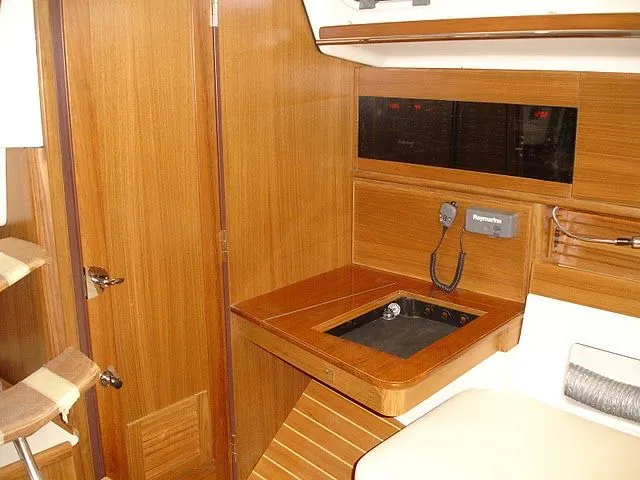 Slide: The Image of Catalina 385 Nav Station - 4