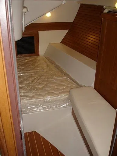 Slide: The Image of Catalina 385 Aft Cabin - 6
