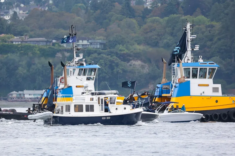 Slide: The Image of American Tug 34 2005 - 6