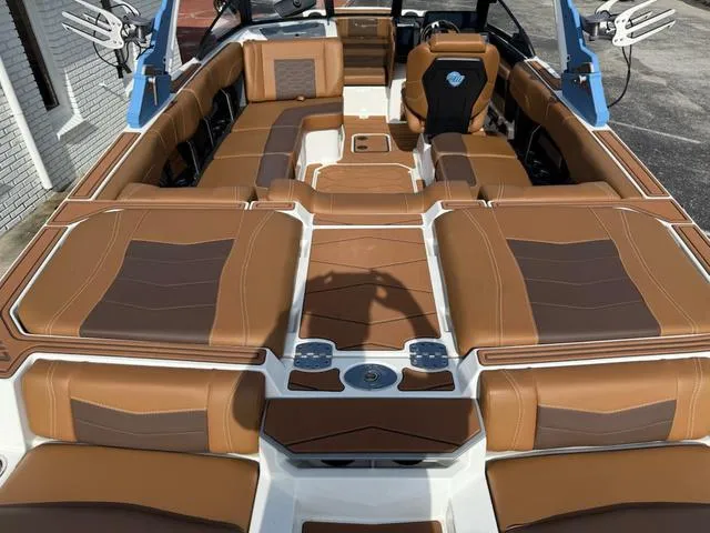 Slide: The Image of Malibu Wakesetter MXZ 23 MXZ 2025 - 8