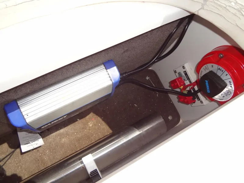 Slide: The Image of 2004 Cobalt 240 boat battery compartment with wiring and power switch. - 33