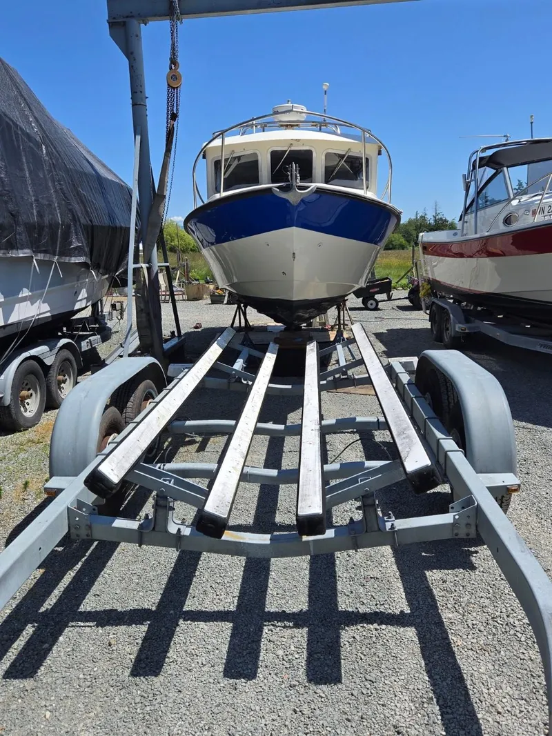 Slide: The Image of 1995 SeaSport 2400 Explorer boat on trailer under blue sky. - 18