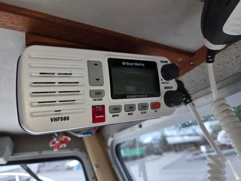 Slide: The Image of VHF580 marine radio inside a 1995 SeaSport 2400 Explorer boat cabin. - 39