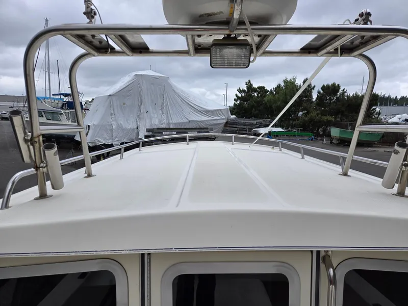 Slide: The Image of 1995 SeaSport 2400 Explorer boat roof view at marina, overcast sky. - 5