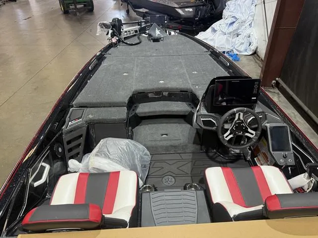 Slide: The Image of Skeeter FXR21 Limited 2025 - 6