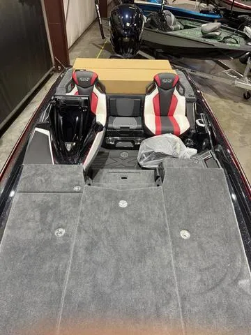 Slide: The Image of Skeeter FXR21 Limited 2025 - 9