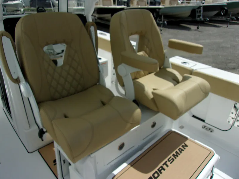 Sportsman Heritage 261 Center Console 2025 for Sale | MarineSource