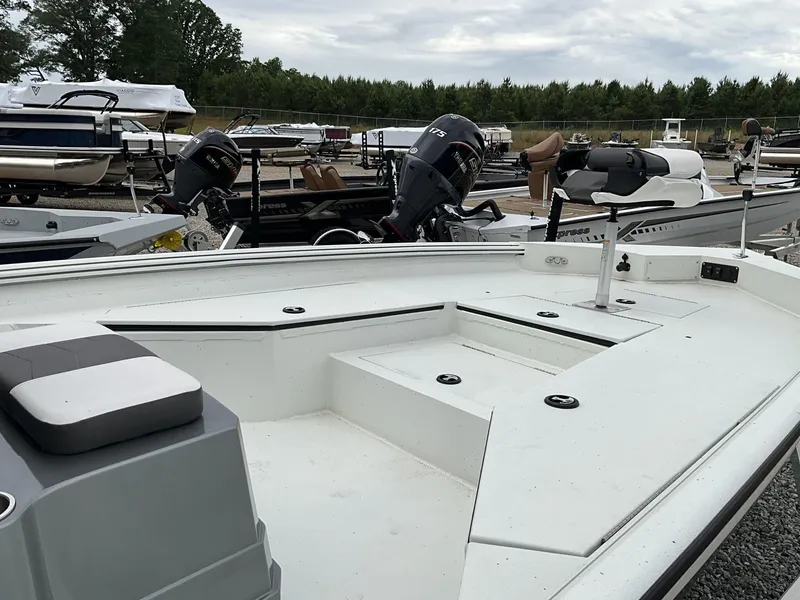 Slide: The Image of Excel Bay Pro 220 220 ELITE 2025 - 6