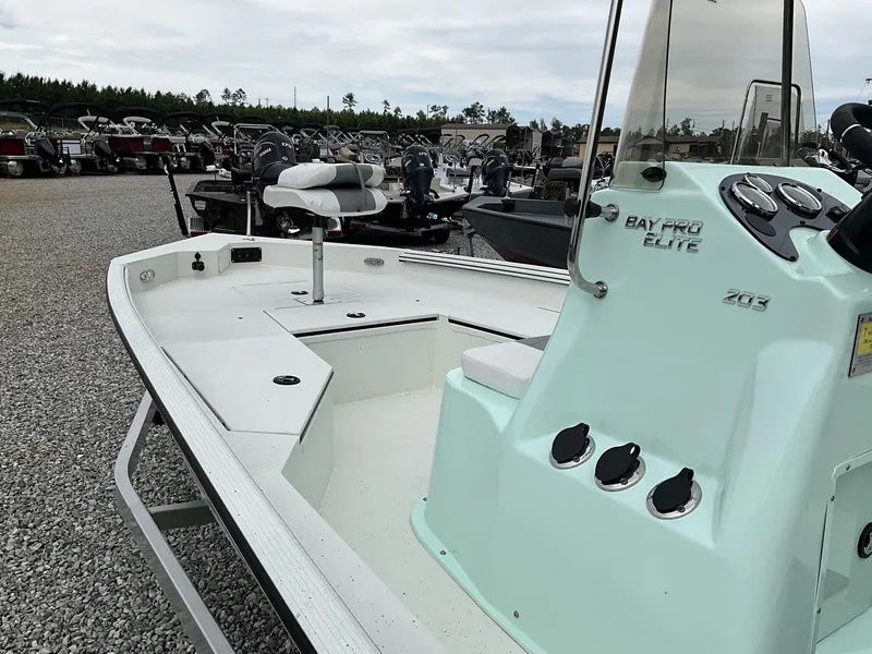 Slide: The Image of Excel Bay Pro 203 203 ELITE-YAMAHA 2025 - 4